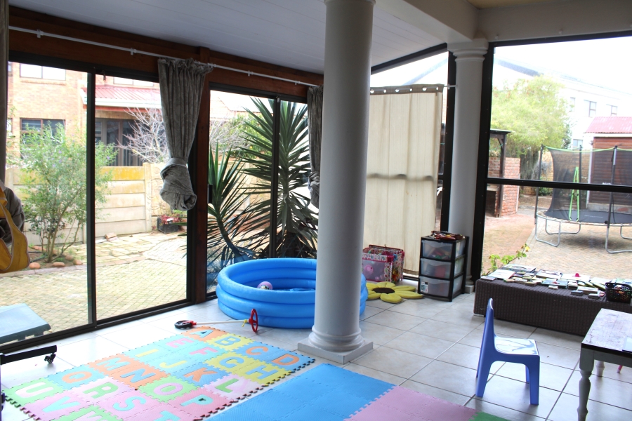 4 Bedroom Property for Sale in Stilbaai Wes Western Cape